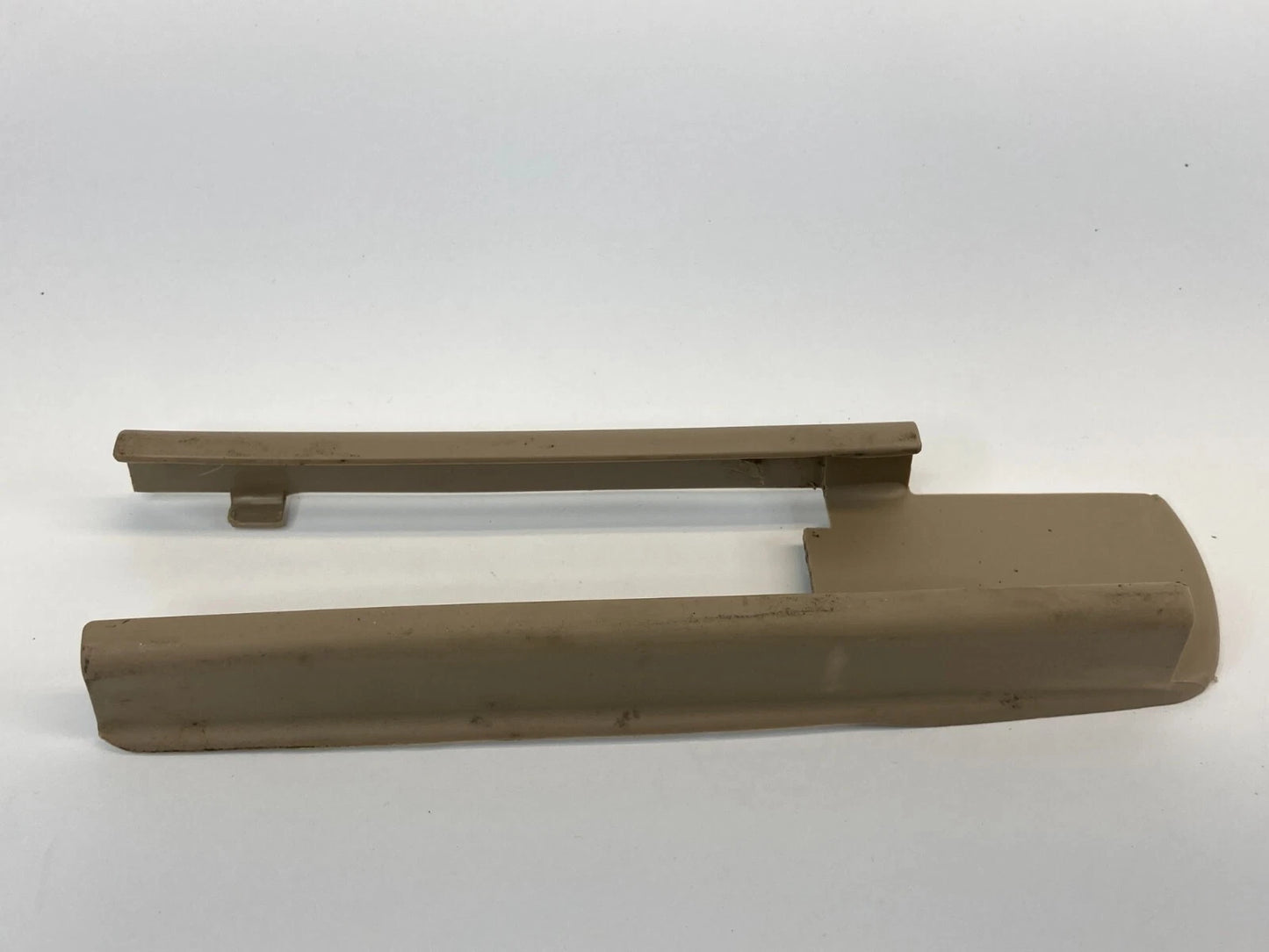 2007-2009 NISSAN SENTRA RIGHT INNER SIDE FRONT LEFT SEAT TRACK END COVER TRIM