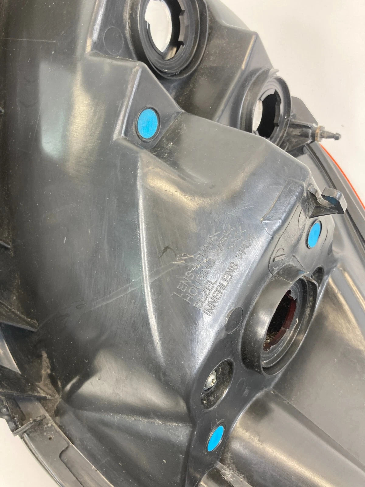 2008-2010 SATURN VUE REAR RIGHT SIDE QUARTER PANNEL MOUNTED TAIL LIGHT TAILLIGHT