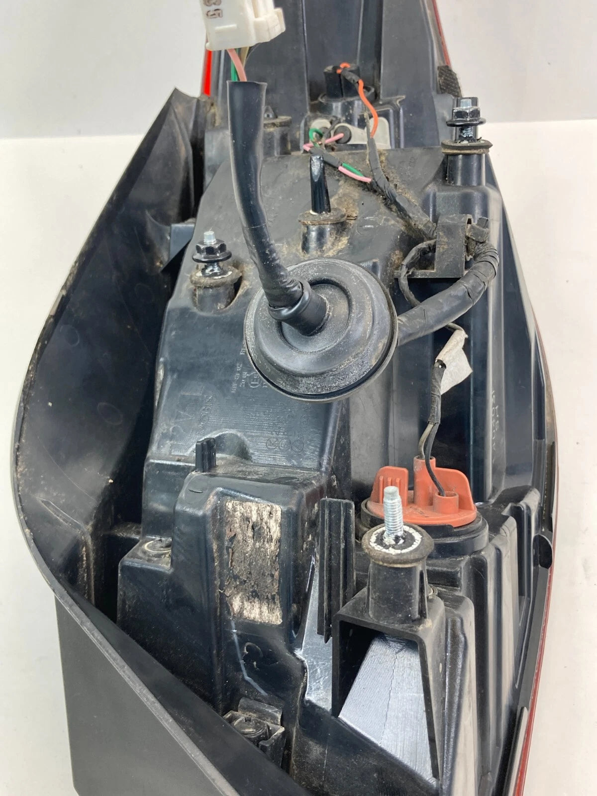 2014-2016 HYUNDAI ELANTRA LEFT DRIVER TAILLIGHT TAIL LAMP OUTER 92401-3X2 KOREA