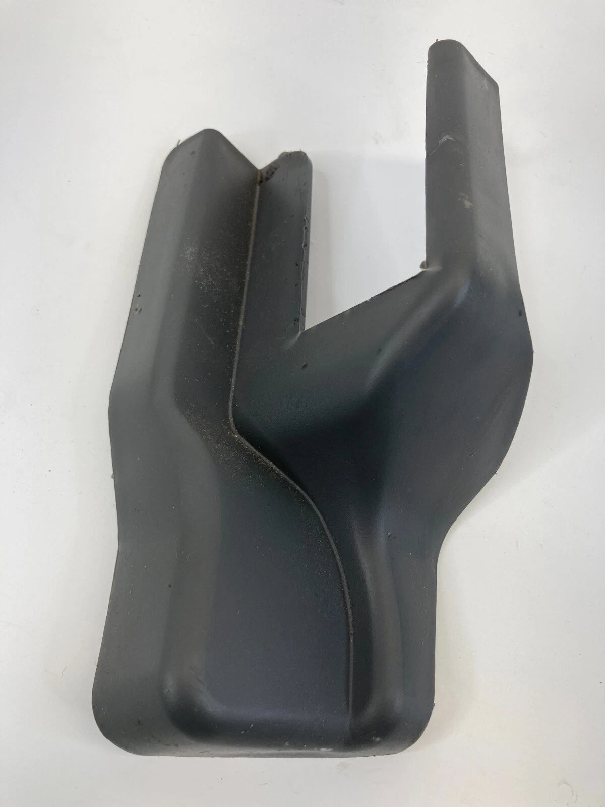 2006-2012 FORD FUSION RIGHT SEAT FORWARD OUTER FOOT COVER BEZEL 6E53-54130A02-B