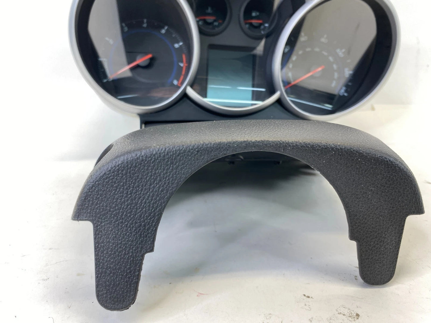 13-16 CHEVY CRUZE SPEEDOMETER INSTRUMENT CLUSTER GAUGE COLUMN COVER 95129378 OEM