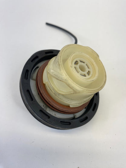 2005-2008 Ford Escape 2005-2008 Mariner 2.3L L4 Fuel Tank Filler Gas Cap Cover