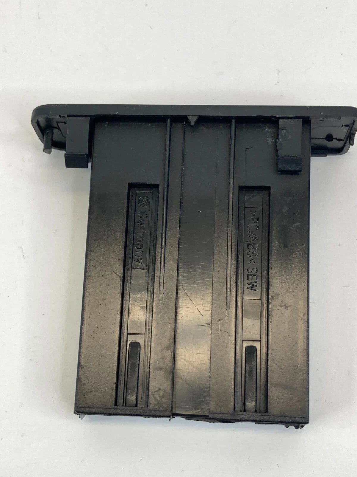 2009-2011 VOLKSWAGEN TIGUAN FRONT CONSOLE STORAGE COMPARTMENT 5M0-858-373-D OEM