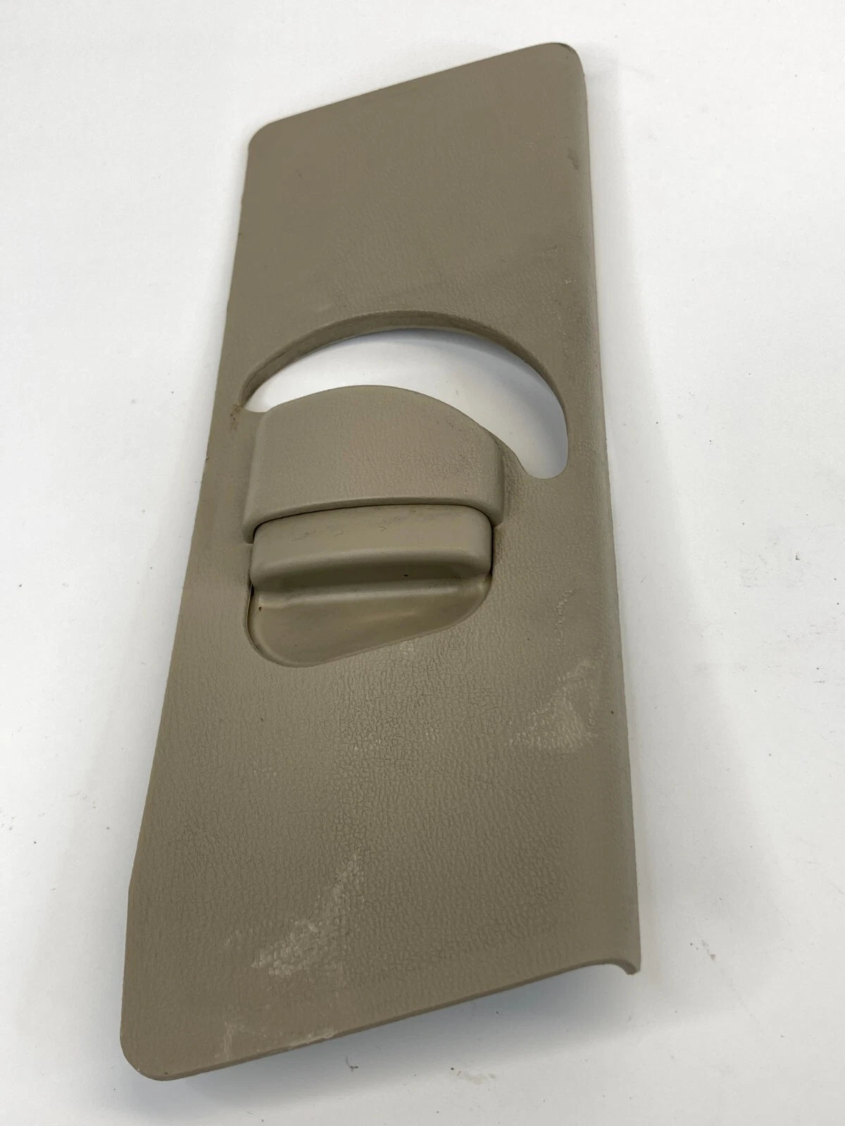 2007-2010 HYUNDAI ELANTRA FRONT RIGHT SIDE SEAT BELT HEIGHT ADJUSTER COVER OEM