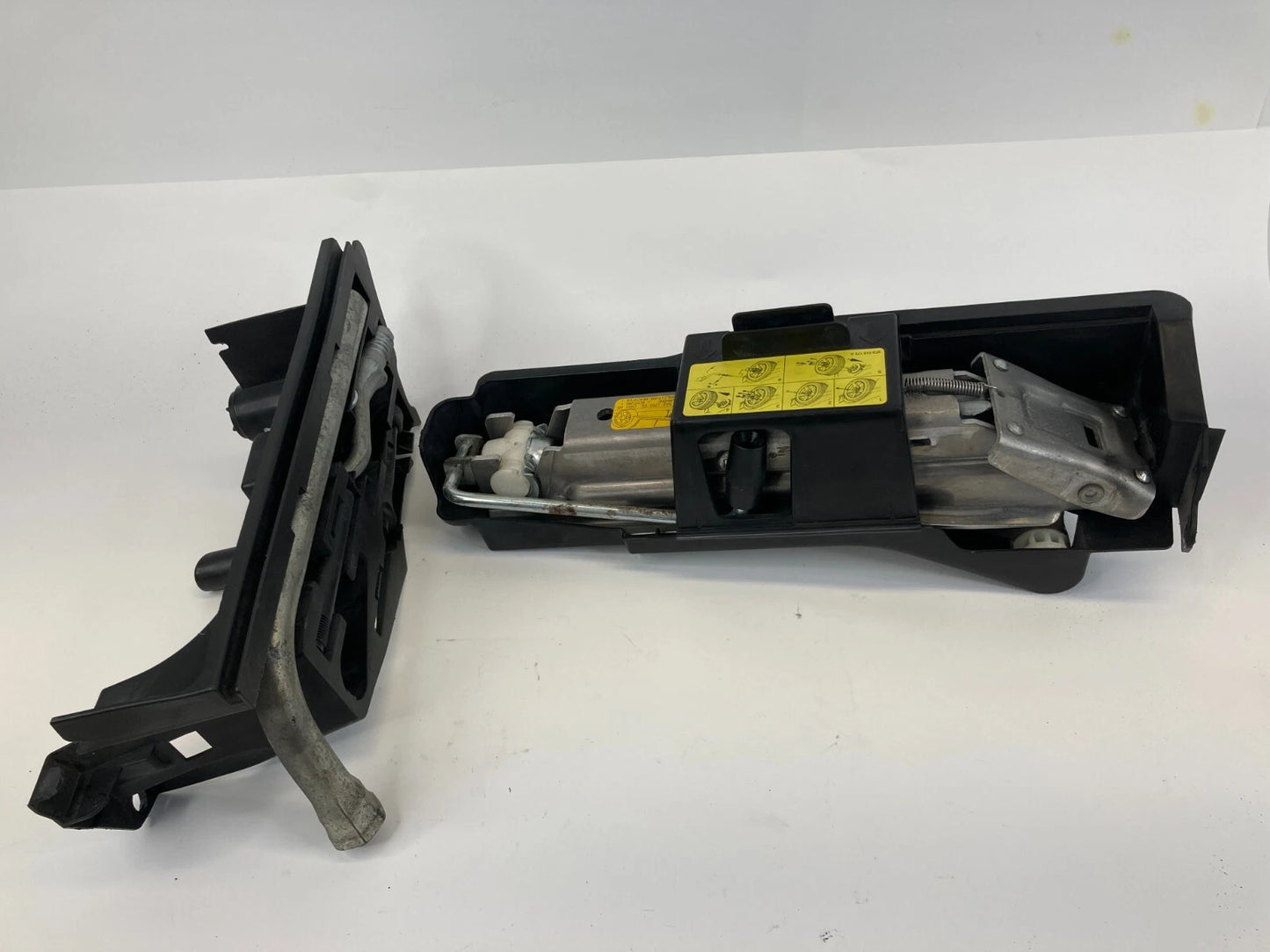 05-11 AUDI A6 QUATTRO EMERGENCY SPARE TIRE JACK KIT TOOL LUG WRENCH 4F0-011-215B