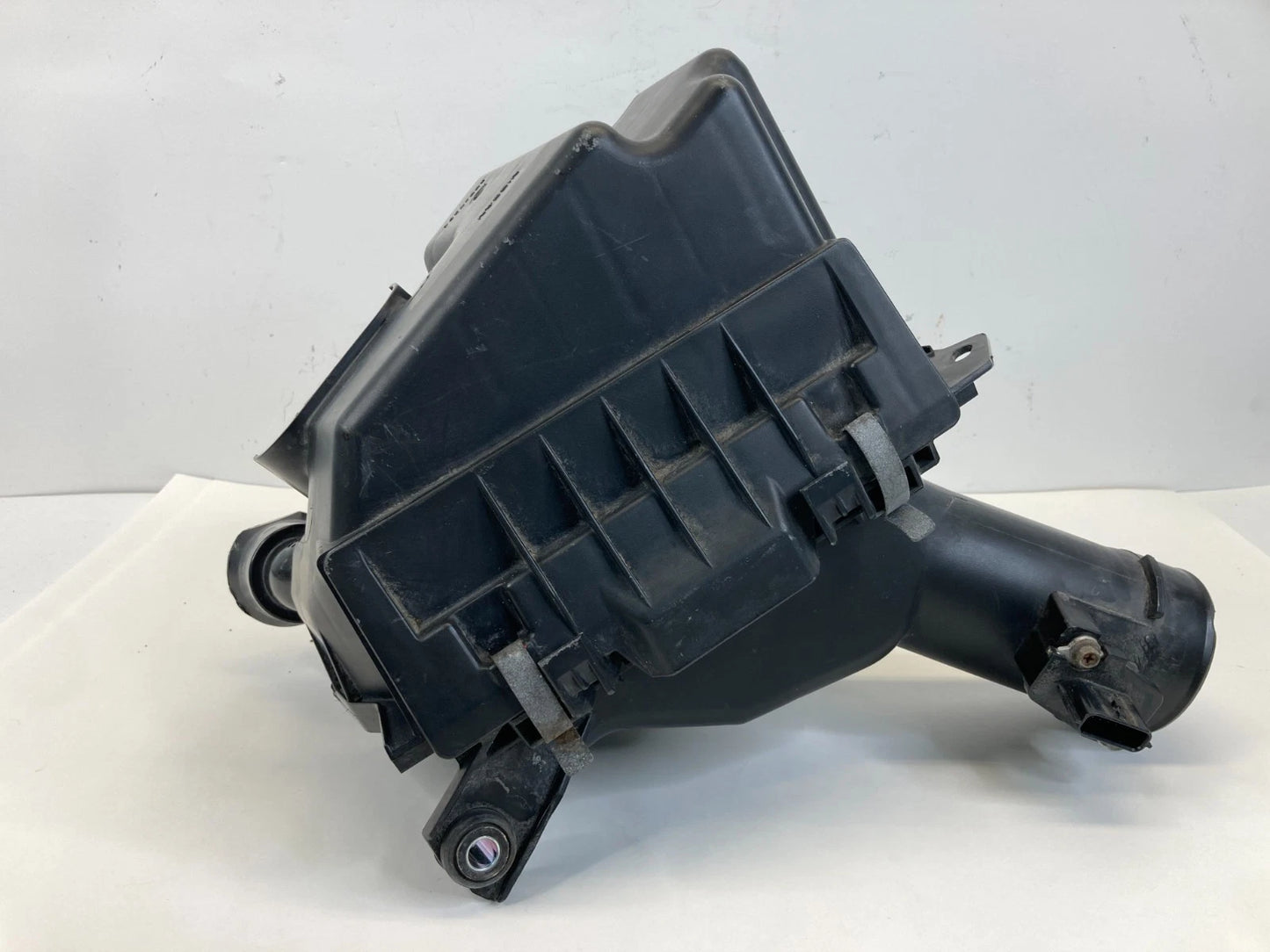 2008-2010 INFINITI G37 FRONT LEFT AIR INTAKE CLEANER BOX FILTER ASSEMBLY OEM