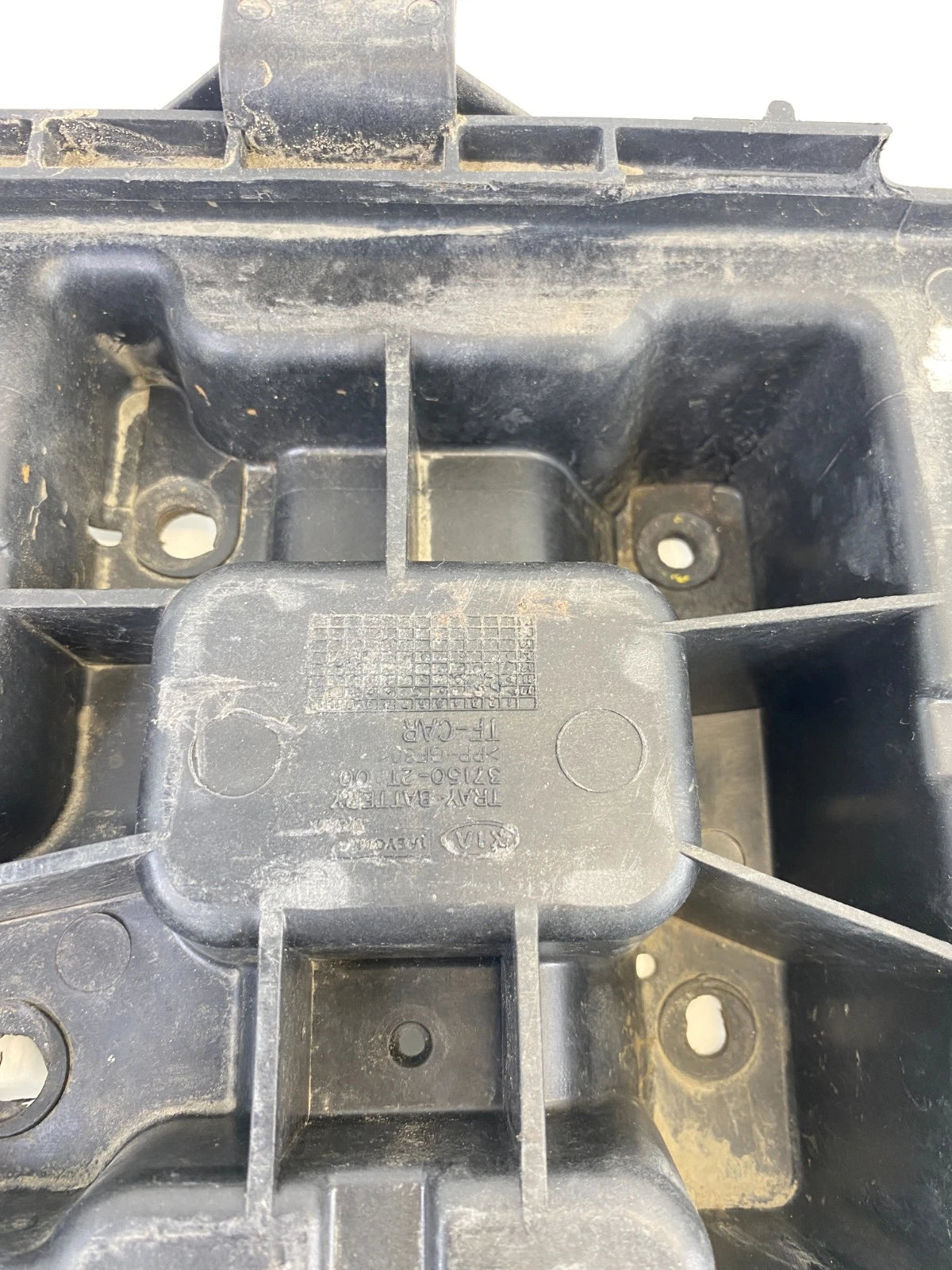 2014 2015 Kia Optima 2.4L A/T Battery Tray Holder Bracket 37150-2T200 OEM