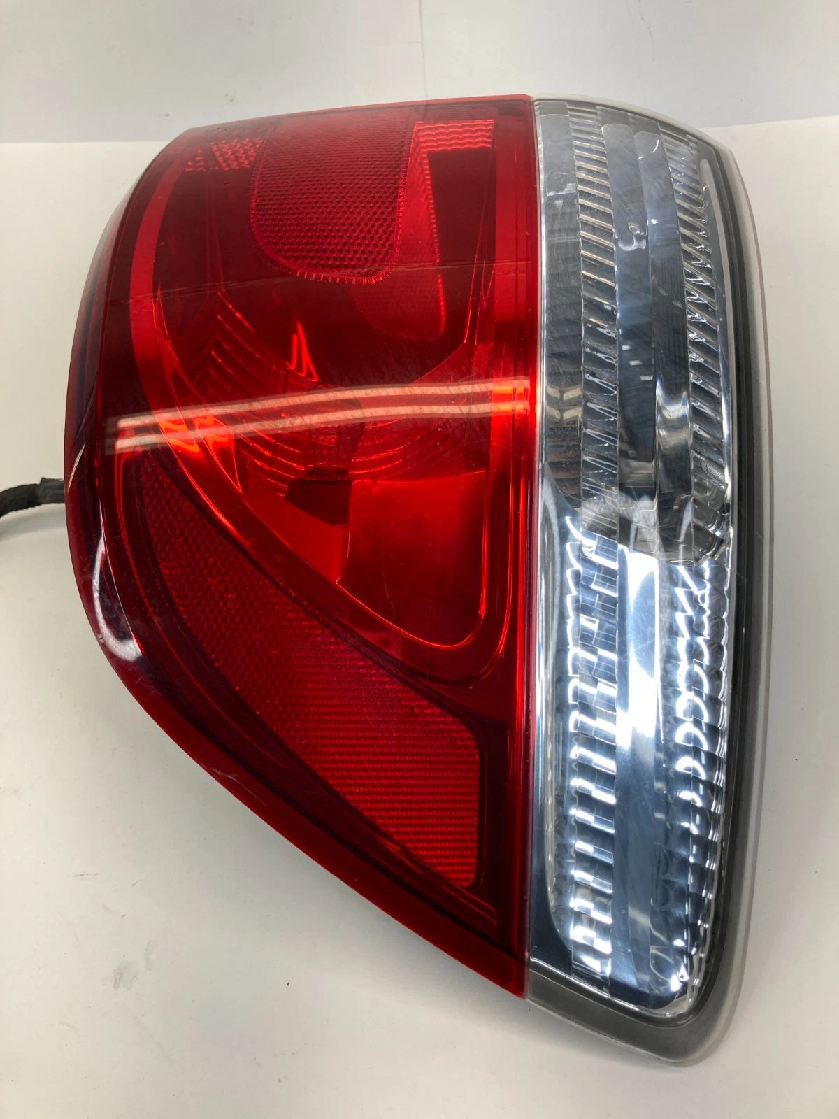 2011 2012 2013 DODGE DURANGO RIGHT PASSENGER SIDE TAIL LIGHT OUTER TAILLIGHT OEM