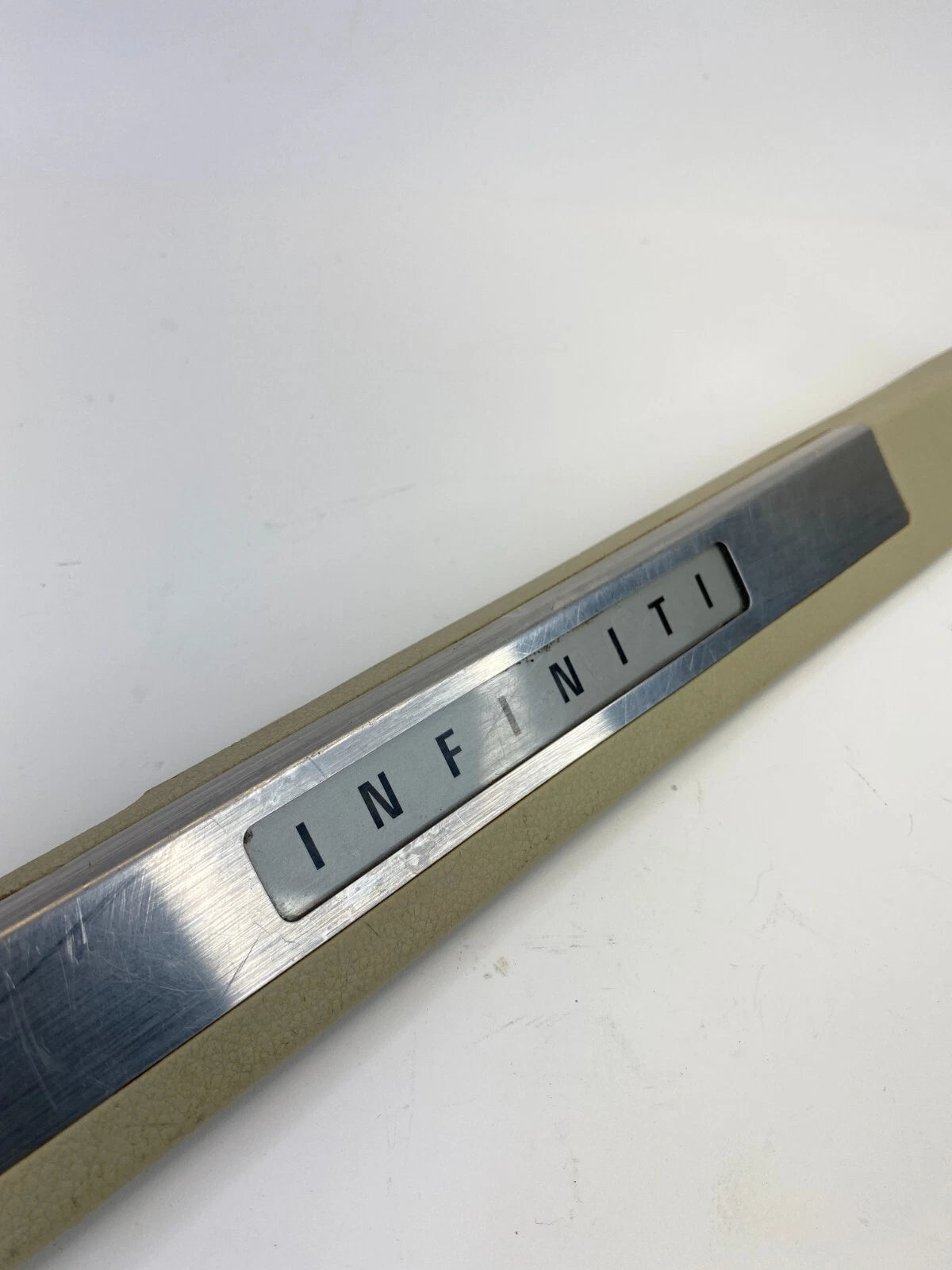 06 07 INFINITI M35 FRONT RIGHT SIDE DOOR SILL KICKING SCUFF PLATE 769B4-EH100