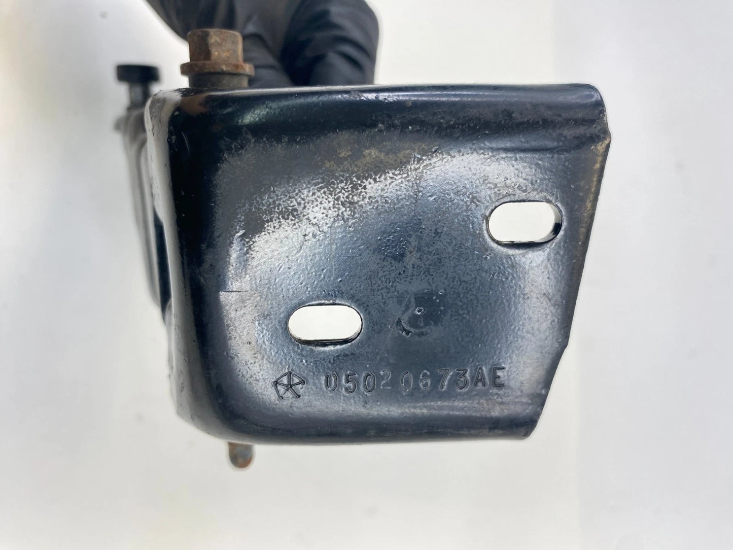 OEM 2008-2016 TOWN & COUNTRY REAR LEFT SIDE SLINDING DOOR CENTER HINGE 5020673AE