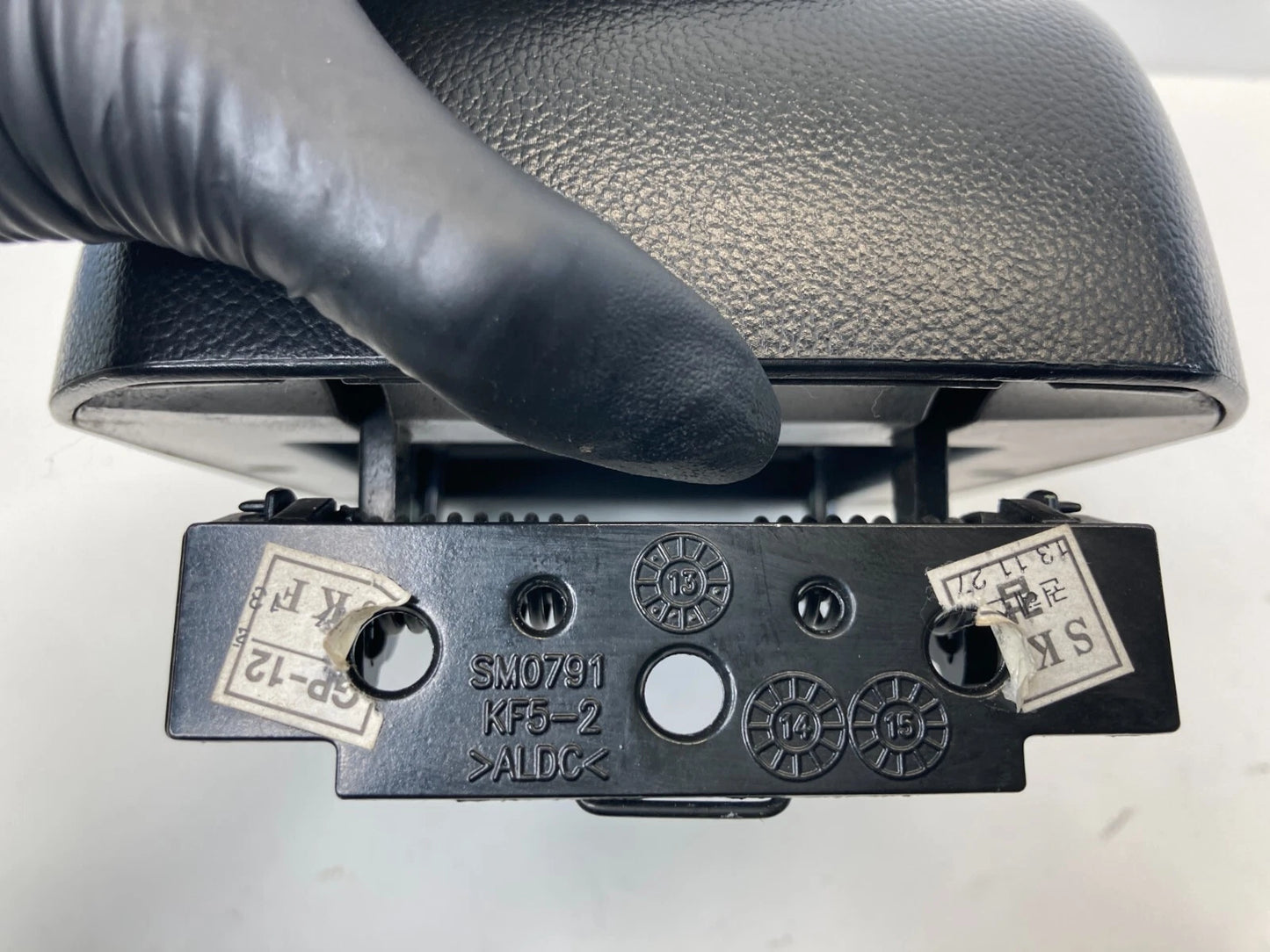 2011-2016 CHEVROLET CRUZE CENTER CONSOLE LID COVER TOP ARMREST ARM REST OEM