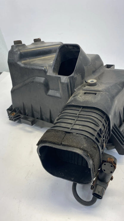 2005 2006 TOYOTA SIENNA 3.3L ONLY LOWER AIR INTAKE CLEANER BOX HOUSING COVER OEM