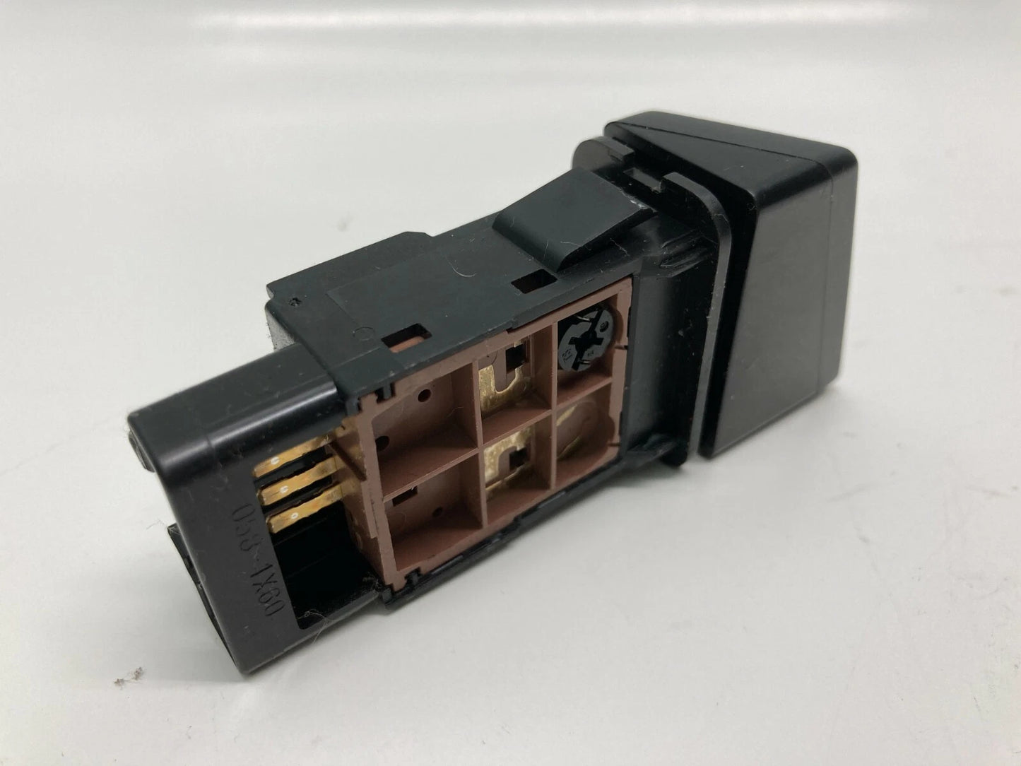 2006 2007 MAZDA 5 HATCHBACK HAZARD EMERGENCY LIGHT BUTTON SWITCH 15A468 OEM