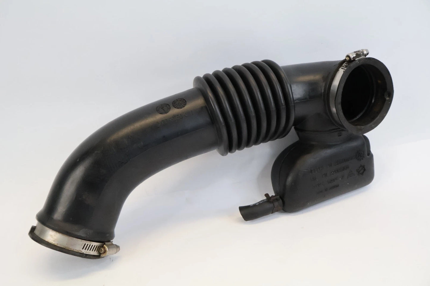 2004-2008 CHEVROLET MALIBU 2.2L AIR CLEANER OUTLET DUCT INTAKE HOSE OEM 22663104