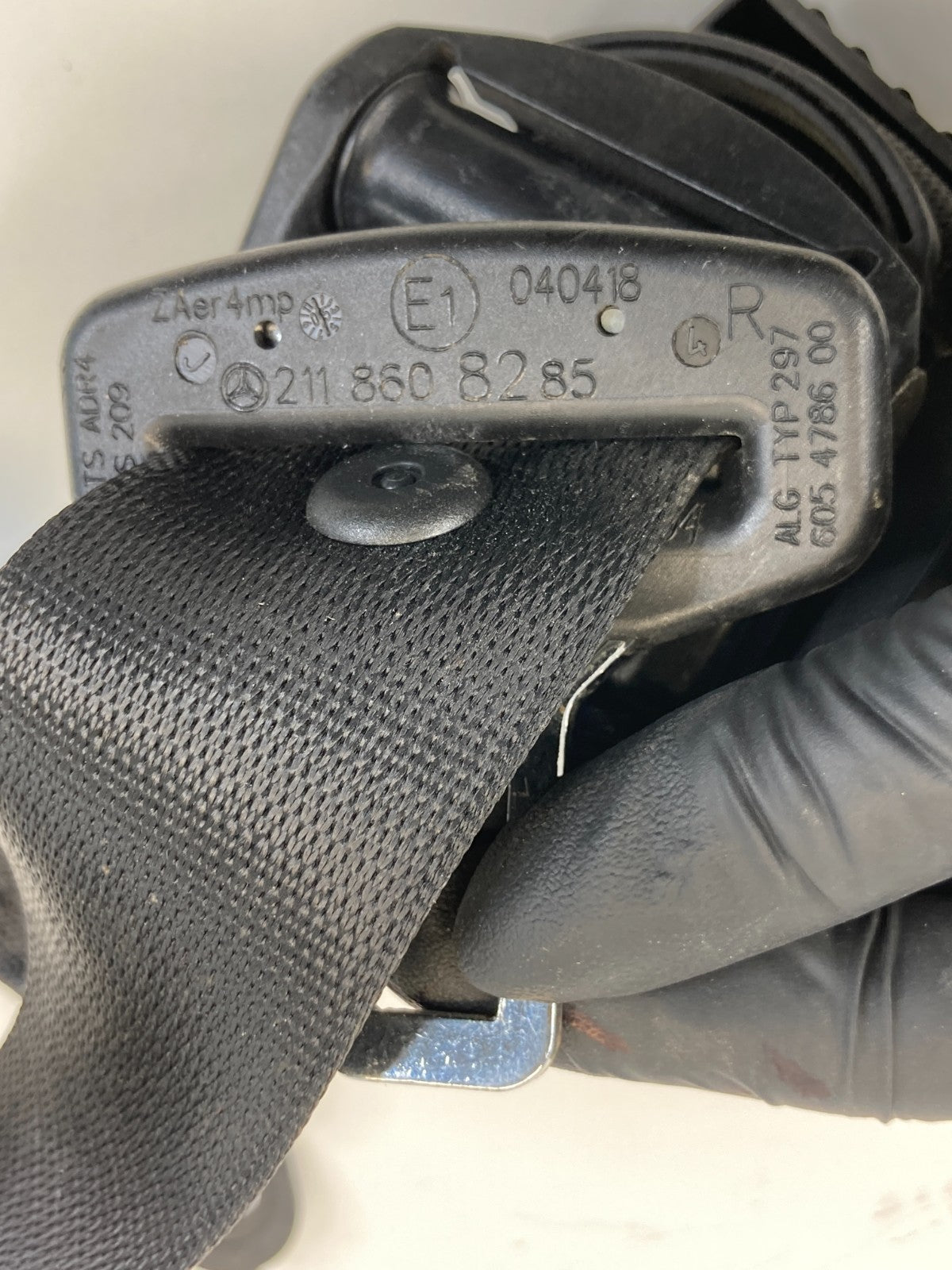 2006 Mercedes-Benz CLS500 Front Right Passenger Side Seat Belt Reatactor OEM