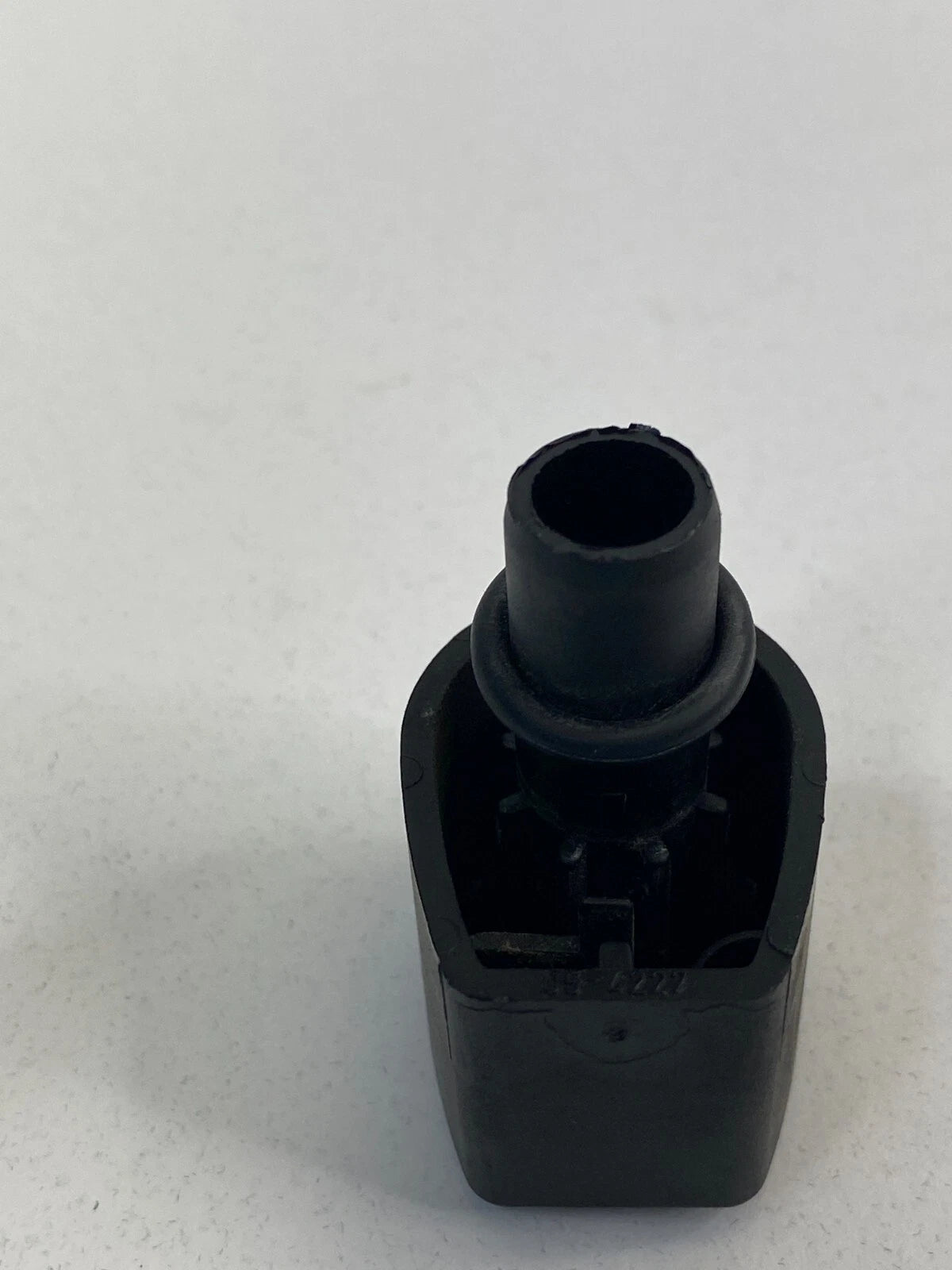 2002 MERCEDES BENZ CLK 430 4.3L AT TRANSMISSION OIL TUBE CAP COVER A1402700091
