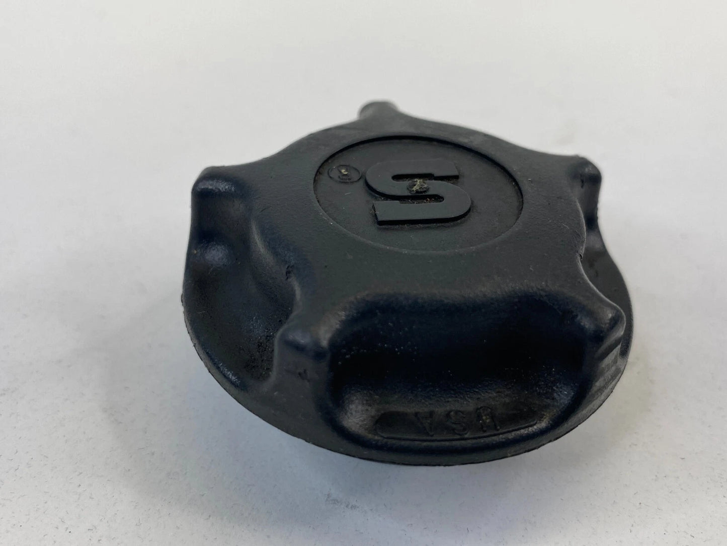 2009-2013 TOYOTA MATRIX HATCHBACK 2.4L ENGINE OIL FILLER FLUID TANK CAP COVER