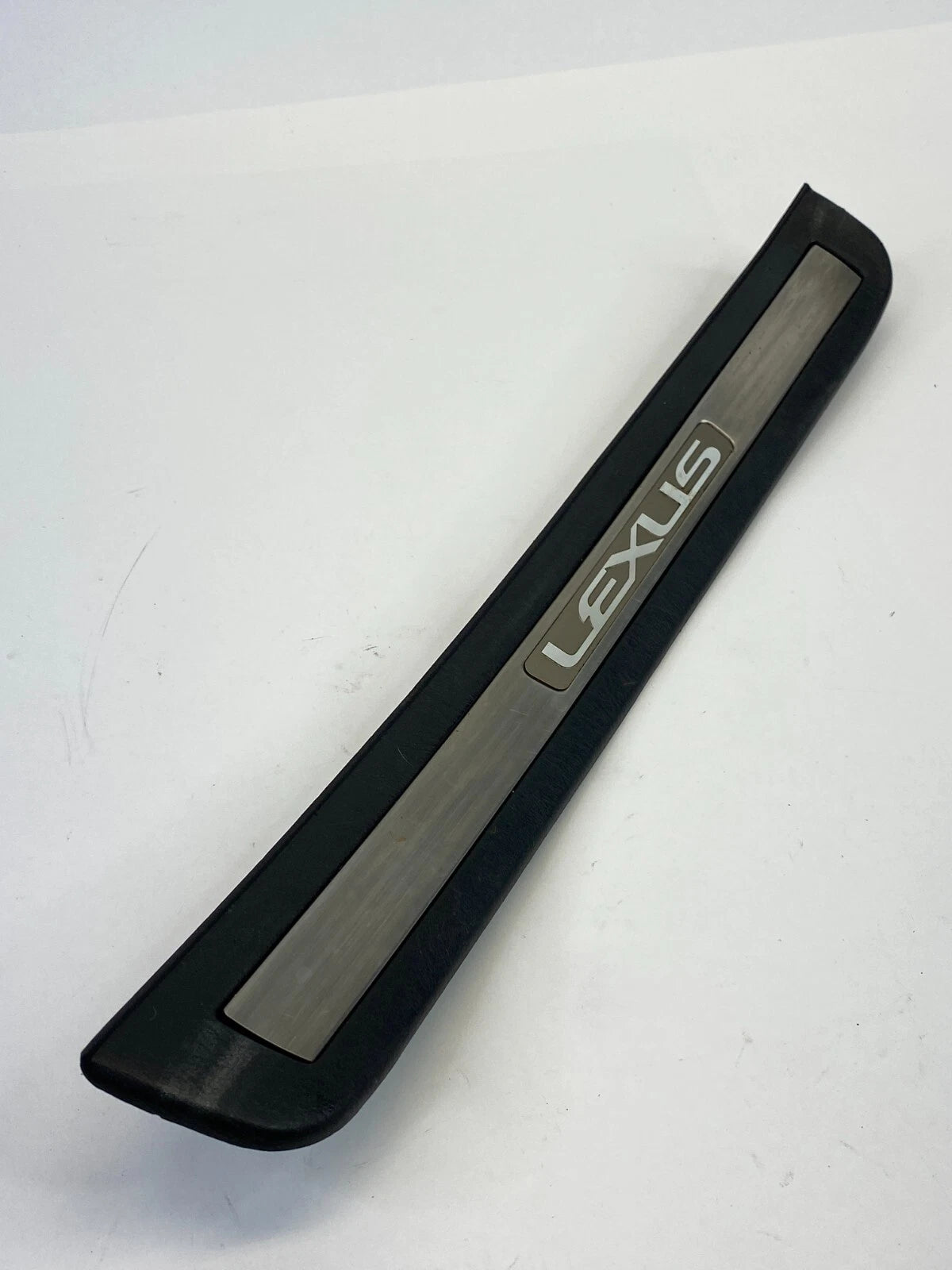 1998-2005 LEXUS GS300 REAR RIGHT SIDE DOOR SILL SCUFF STRIP PLATE 67915-30090