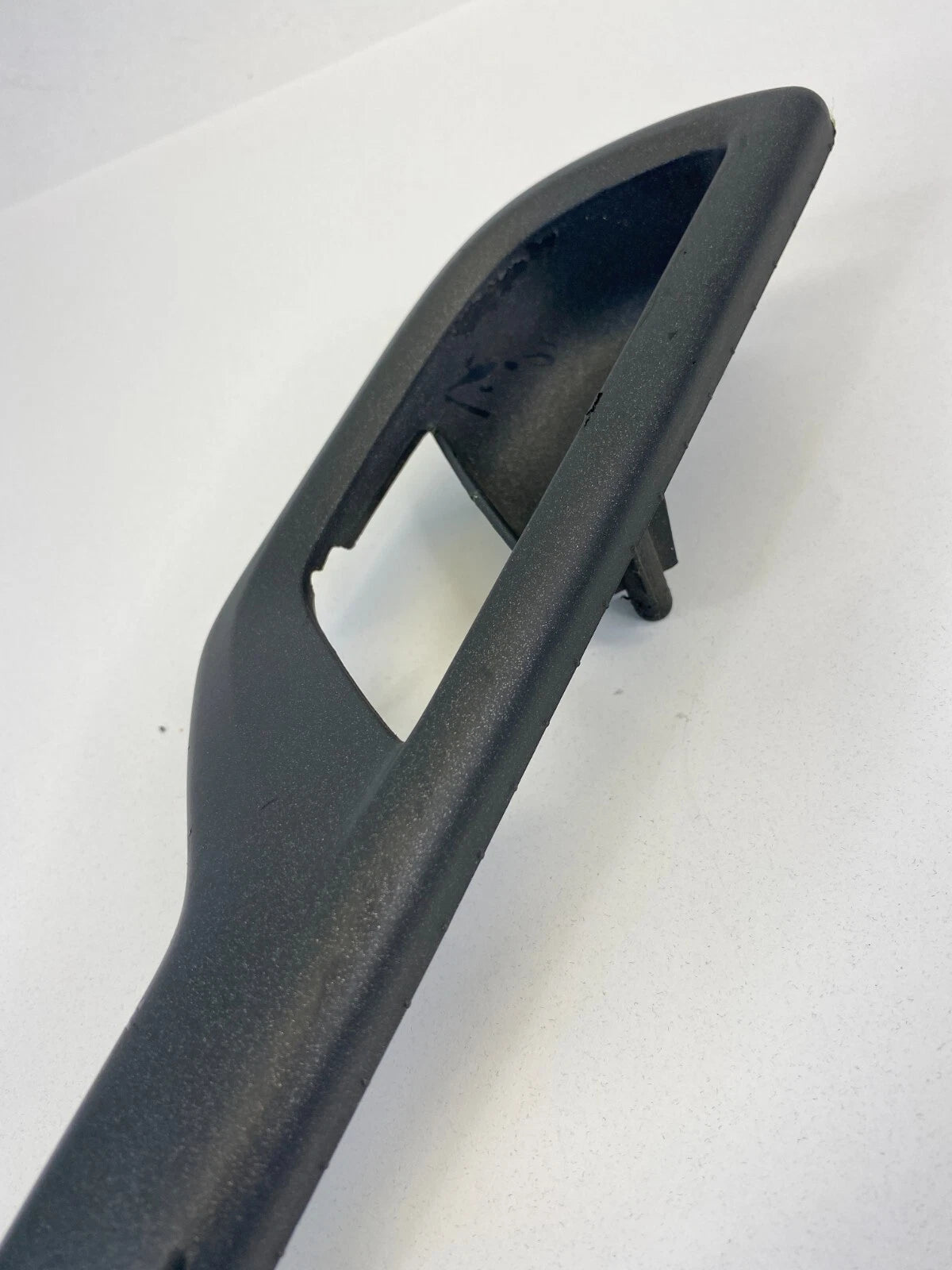 2001-2004 VOLVO S60 REAR RIGHT SIDE INNER DOOR HANDLE BEZEL TRIM PANEL 8650003
