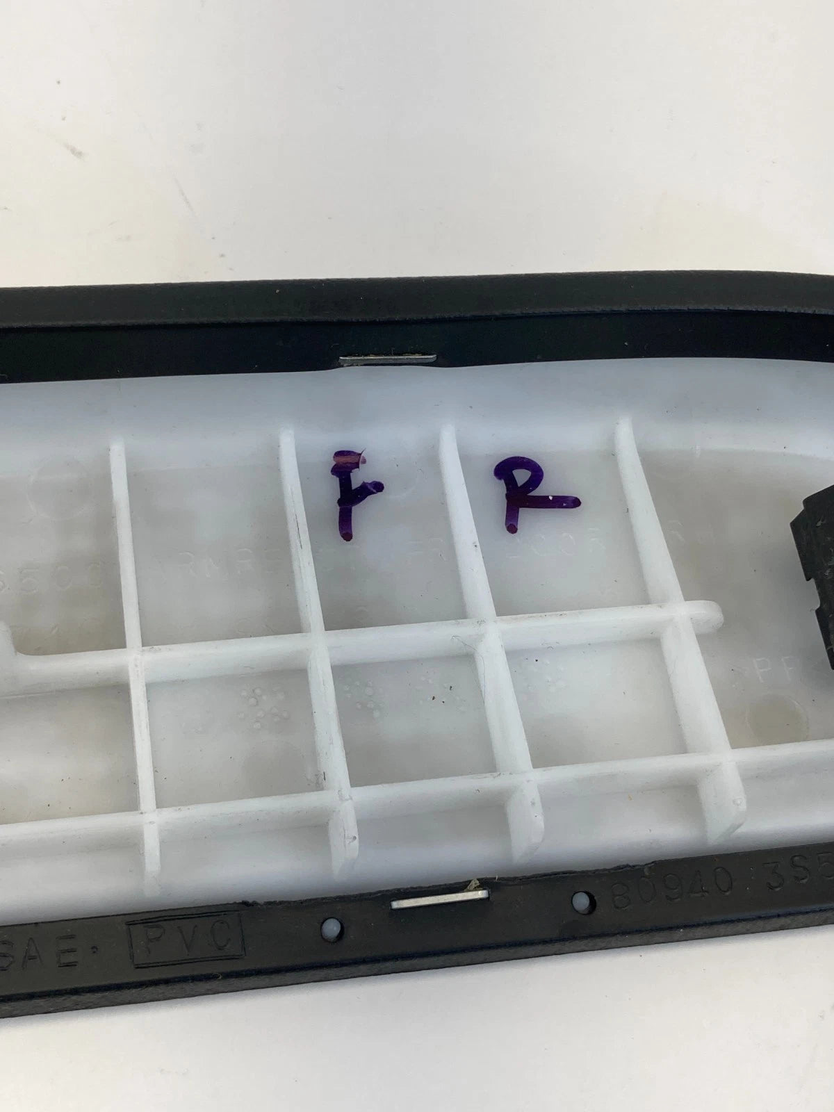 2000-2004 Nissan Xterra Front Right Side Door Panel Armrest Arm Rest 80940-3S500