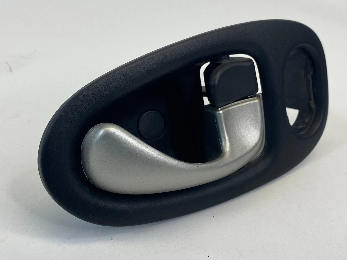 2002-2005 SATURN VUE REAR RIGHT SIDE INNER INTERIOR DOOR HANDLE 22710829 OEM