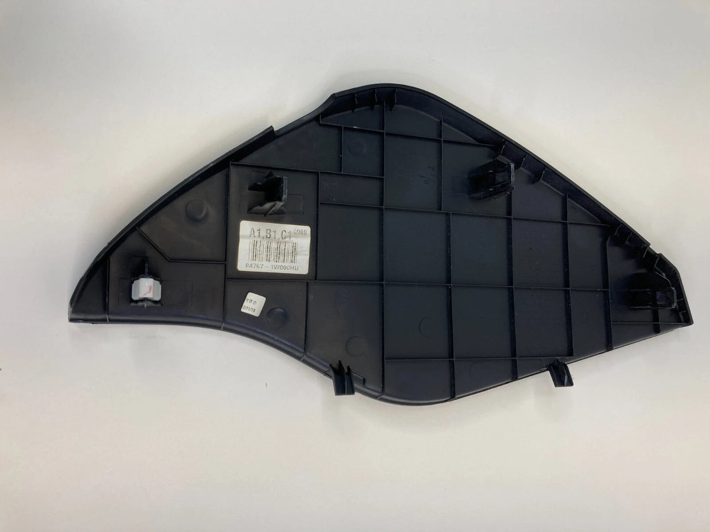 2012-2017 KIA RIO DASHBOARD RIGHT SIDE END CAP COVER 84767-1W000HU OEM