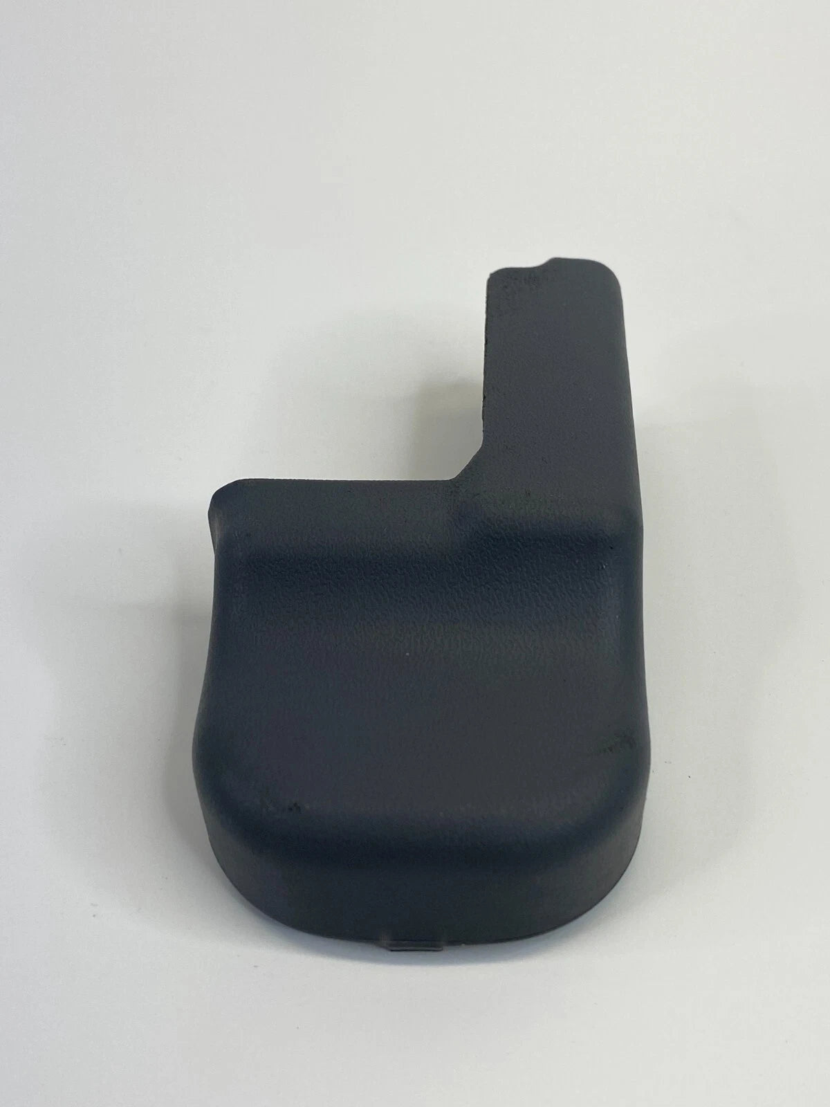 00-06 HYUNDAI ELANTRA FRONT SEAT TRACK REAR RIGHT INNER COVER CAP 88568-2D100