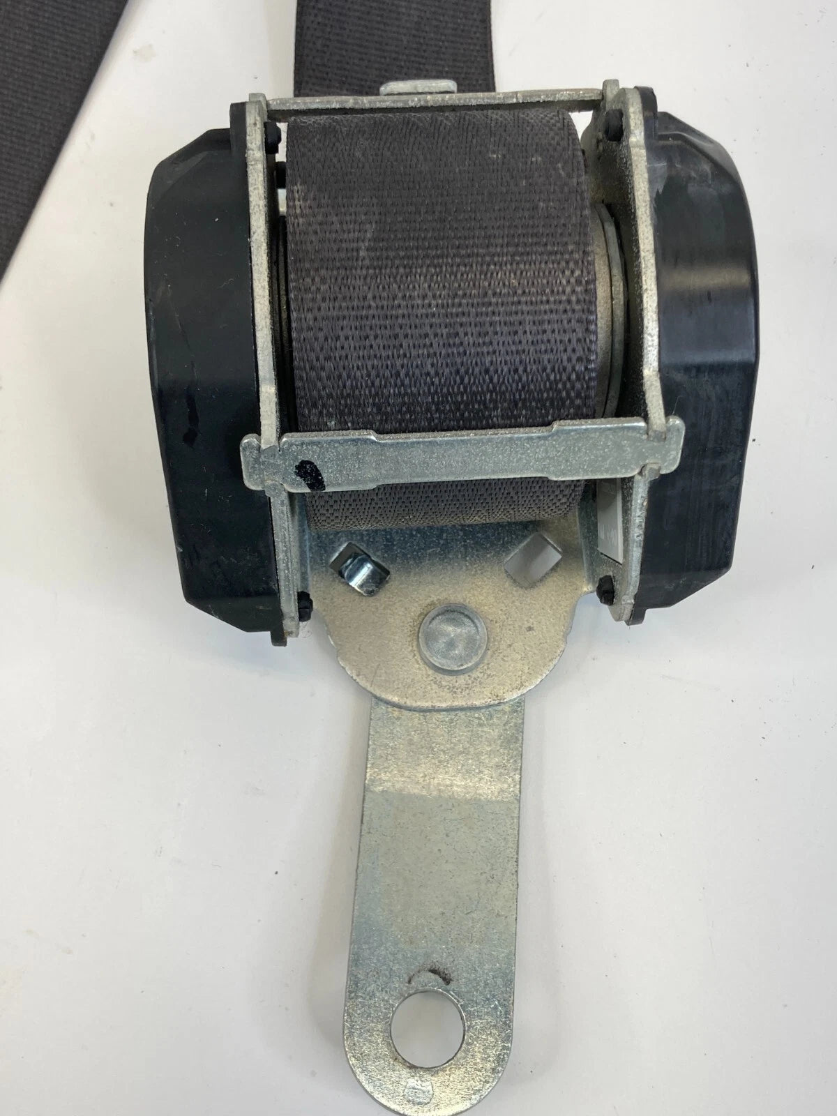 2006-2008 PONTIAC GRAND PRIX RIGHT FRONT PASSENGER SIDE SEAT BELT RETRACTOR OEM