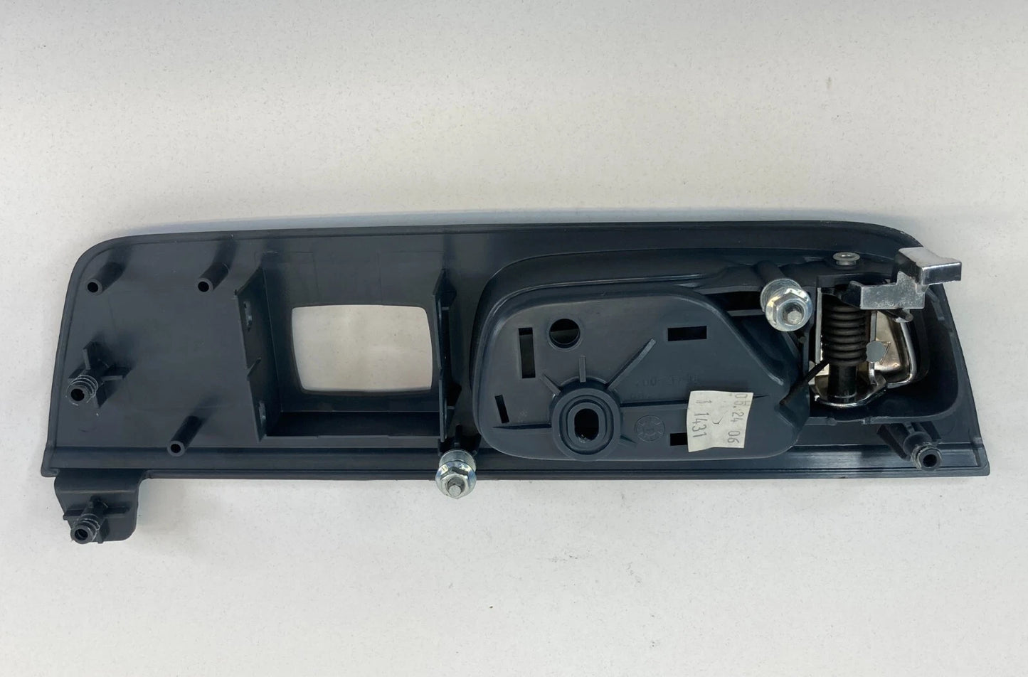 2006-2011 CADILLAC DTS REAR PASSENGER RIGHT INNER DOOR HANDLE BEZEL OEM PCABS002