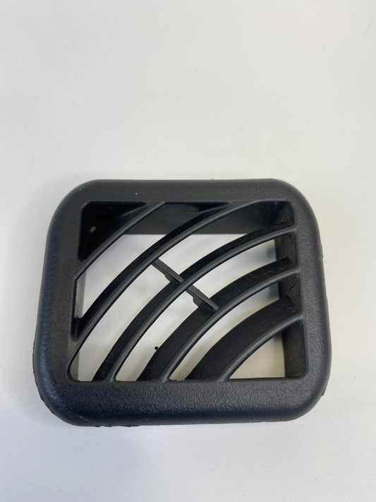 2005-2009 CHEVROLET TRAILBLAZER REAR RIGHT SIDE FLOOR CONSOLE REAR AIR GRILLE