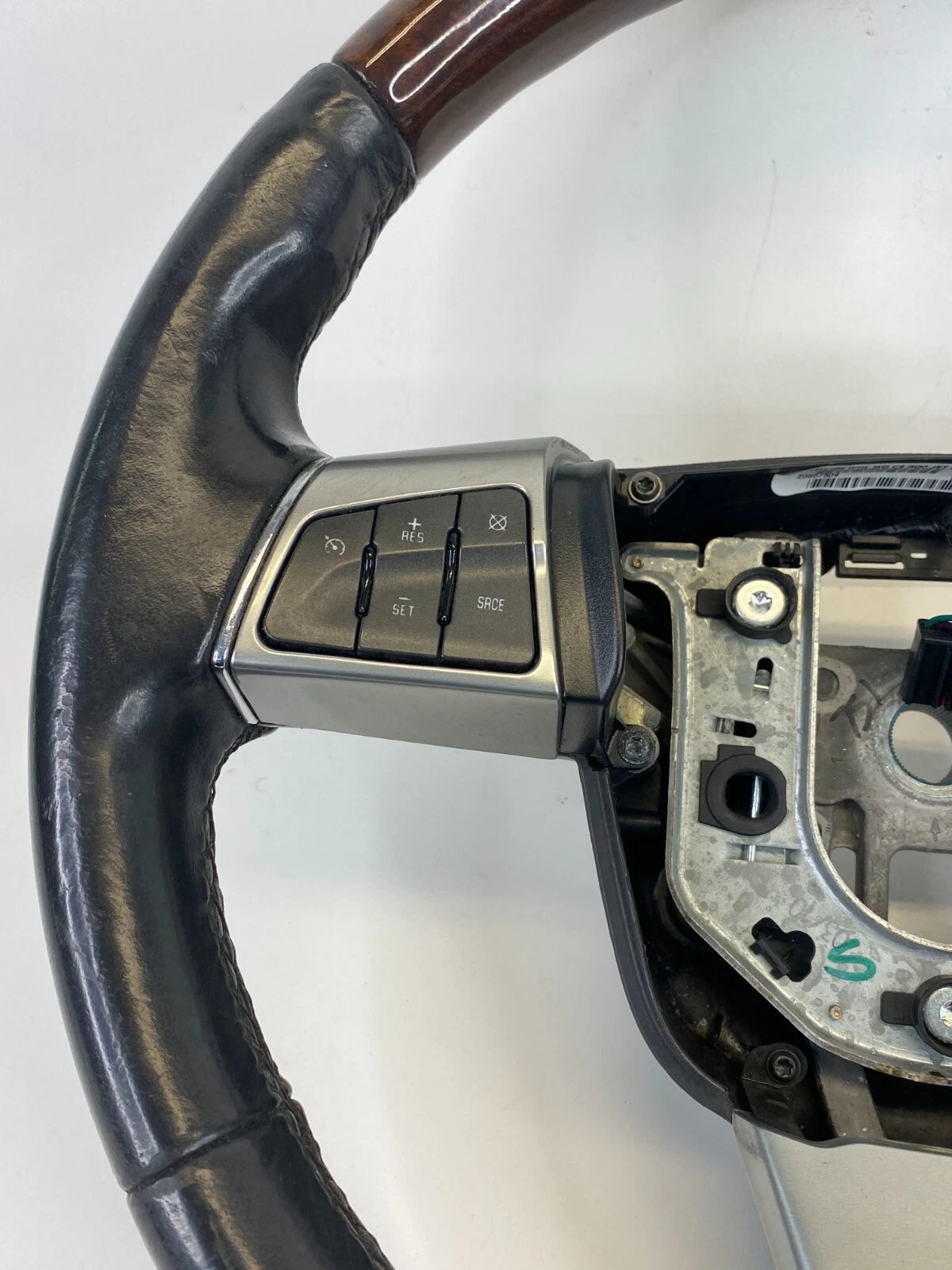 2010 10 CADILLAC SRX STEERING WHEEL W/ CRUISE CONTROLS 20857504 OEM