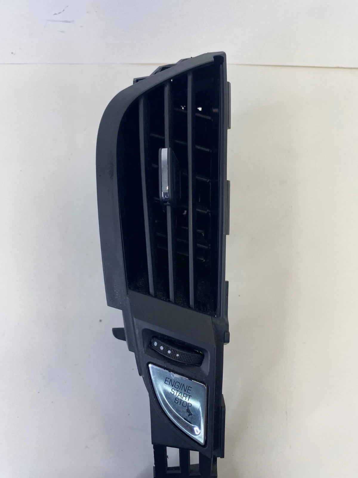 2013-2019 CADILLAC ATS CENTER DASH LEFT SIDE A/C AIR VENT GRILLE W/ START SWITCH