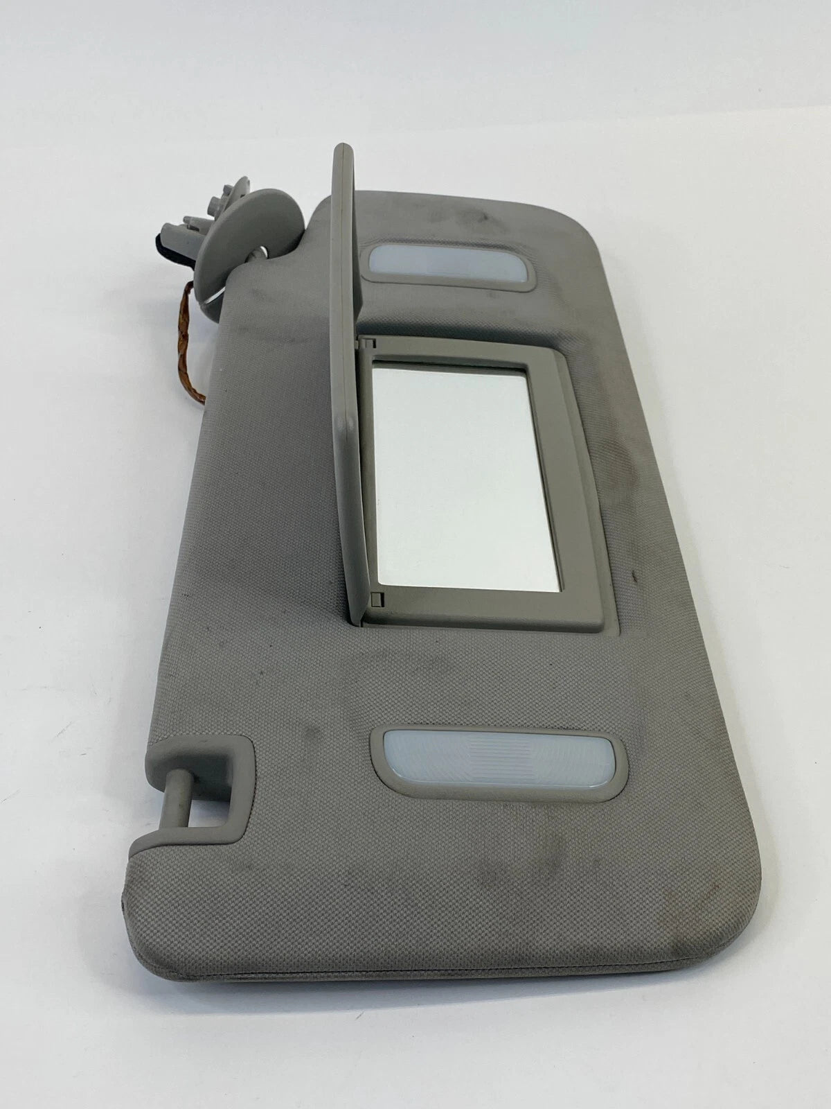 09-17 CHEVY TRAVERSE 08-17 BUICK ENCLAVE RIGHT PASSENGER SUNVISOR SUN VISOR GRAY