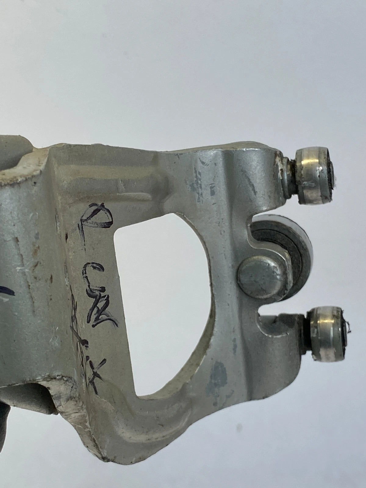 2004-2010 TOYOTA SIENNA REAR LEFT DOOR MIDDLE SLIDING HINGE ROLLER RAIL UNIT OEM
