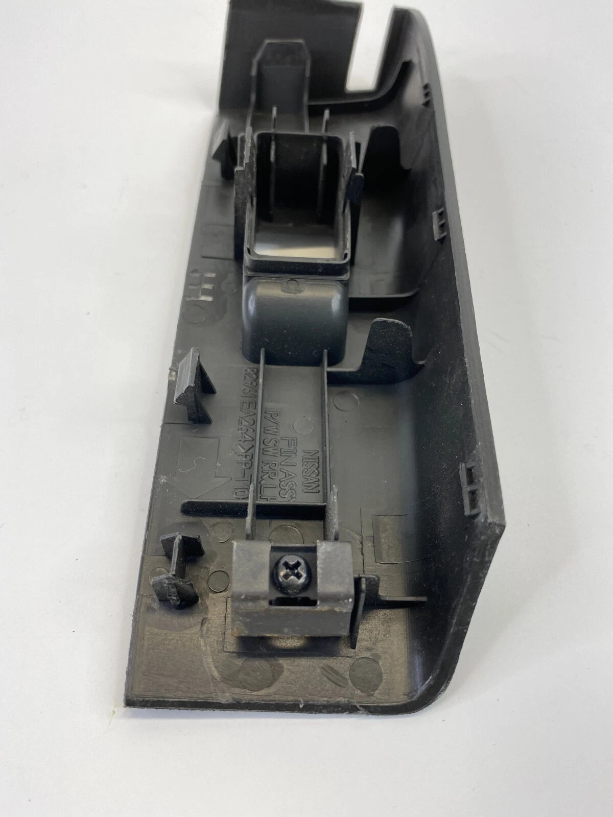 2005-2015 NISSAN XTERRA REAR LEFT SIDE DOOR POWER WINDOW SWITCH BEZEL 82961EA264