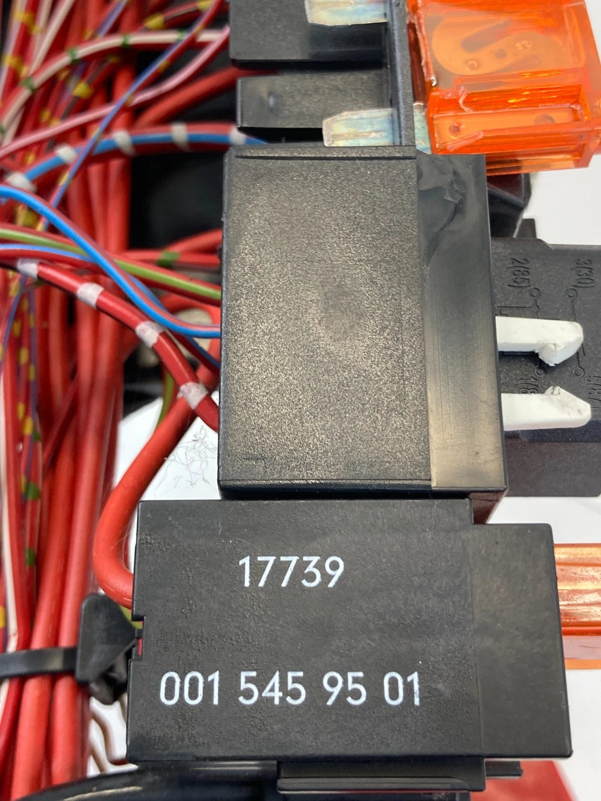 1998-2002 MERCEDES-BENZ E430 REAR TRUNK FUSE RELAY BOX BLOCK 001-545-95-01 OEM