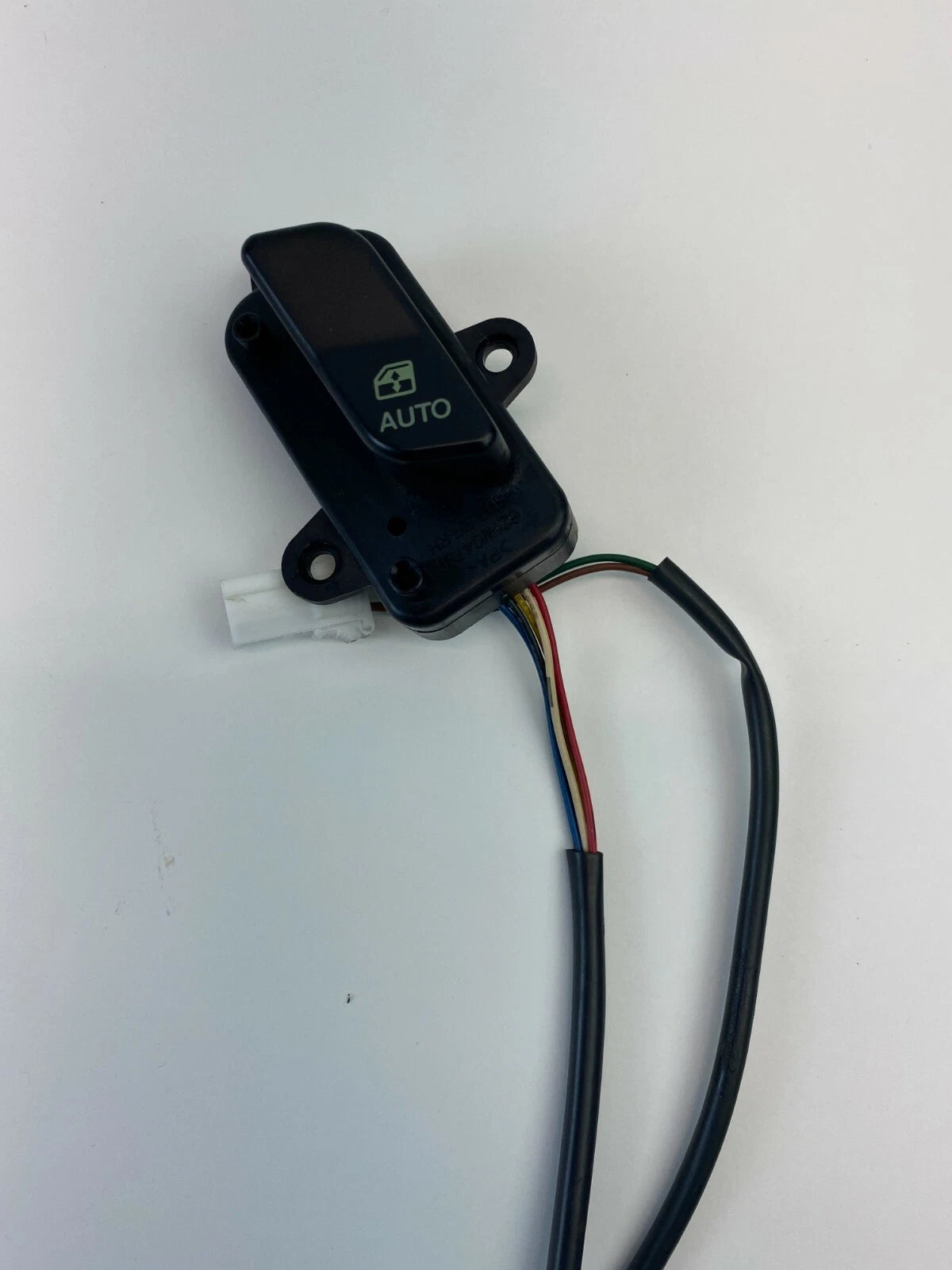 04-06 KIA AMANTI REAR RIGHT SIDE DOOR WINDOW CONTROL SWITCH BUTTON 621W04730 OEM