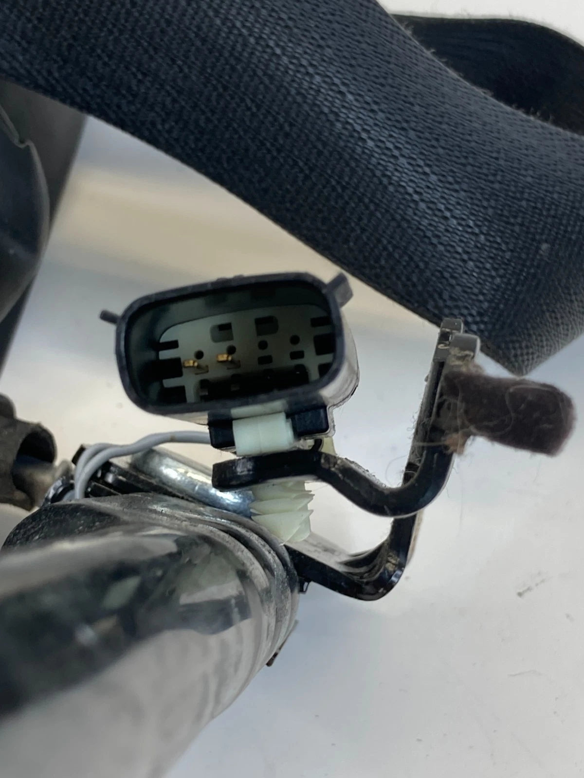 16-19 FORD EXPLORER INTERCEPTOR UTILITY FRONT LEFT SEAT BELT RETRACTOR OEM