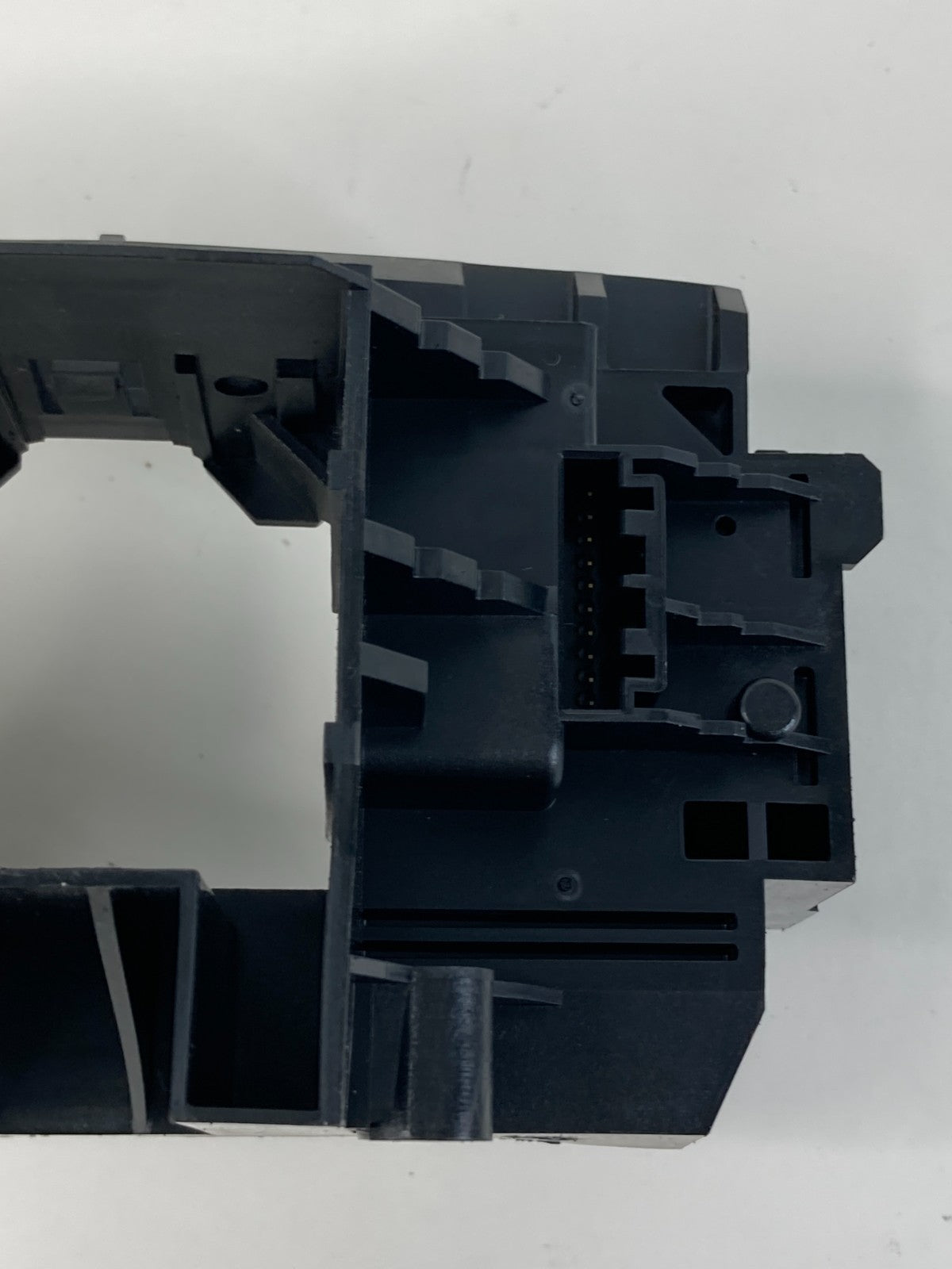 2008-2012 Land Rover LR2 Steering Column Switches Housing Socket 6G9N-13N064-ZF