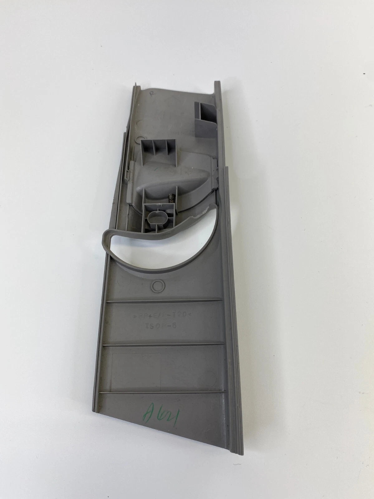 2002 2003 LEXUS ES300 FRONT RIGHT SIDE CENTER B-PILLAR UPPER TRIM 73023-33010