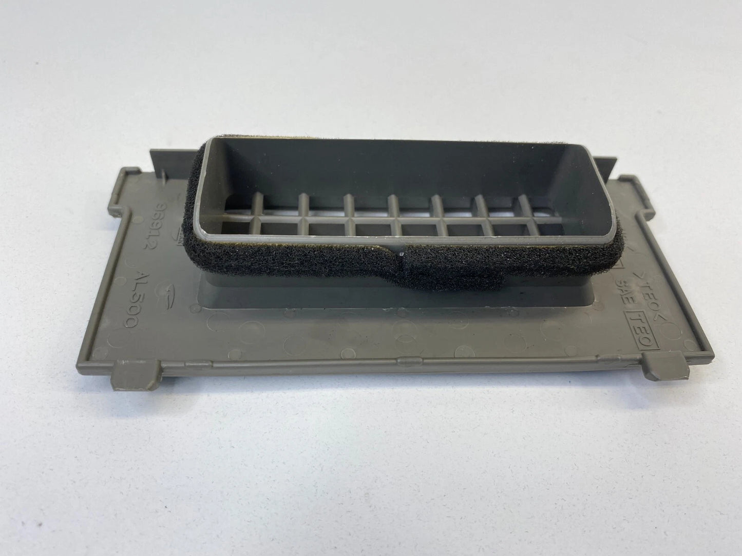 2003 2004 INFINITI G35 SEDAN CENTER CONSOLE AIR VENT GRILLE COVER TRIM OEM
