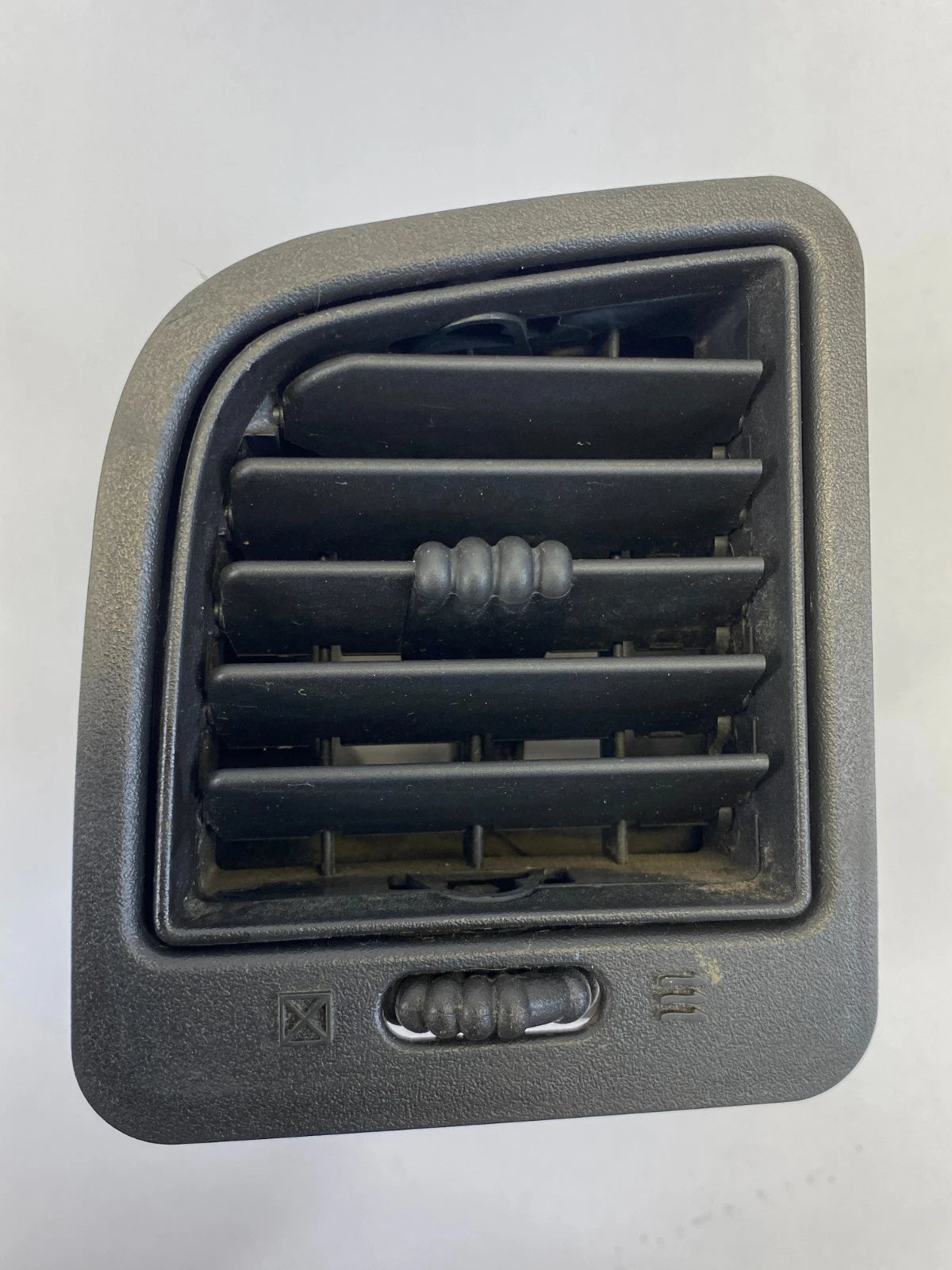 2000-2006 CHEVROLET TAHOE DASH LEFT DRIVER AC AIR VENT OUTLET GRILLE 15771300