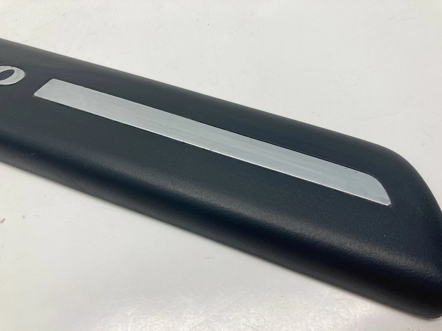 2004-2011 VOLVO S40 FRONT RIGHT DOOR SILL STEP SCUFF PLATE MOLDING 30744287 OEM
