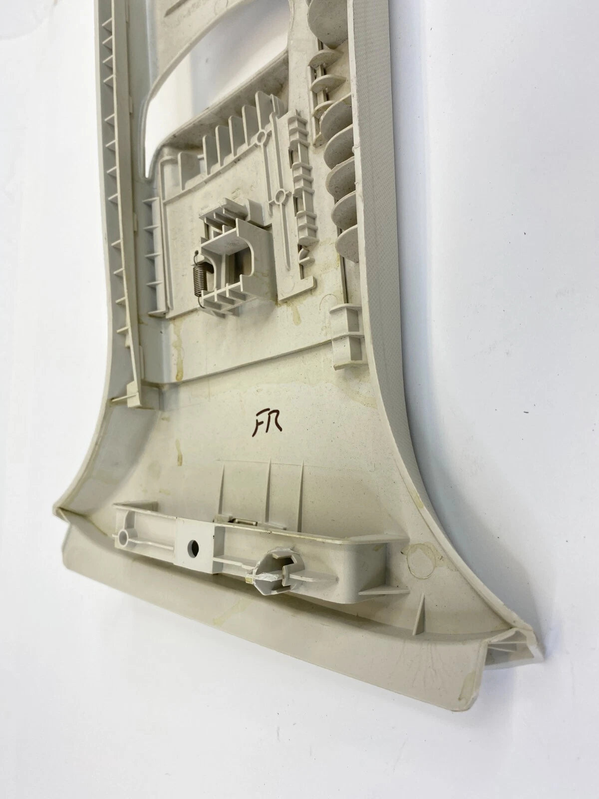 12-18 FORD FOCUS FRONT RIGHT SIDE CENTER B-PILLAR UPPER TRIM CM51-A24583A04-AAW