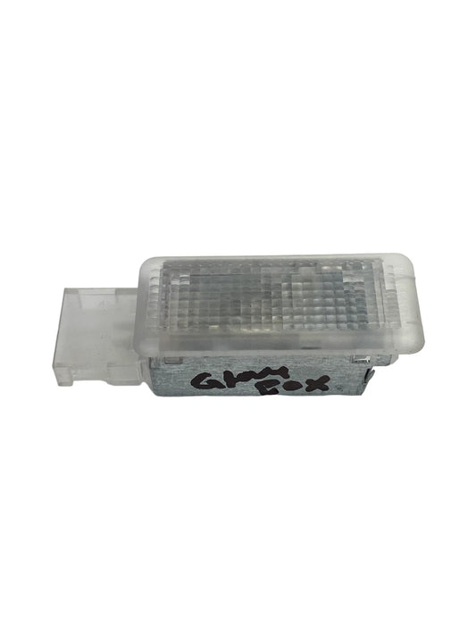 2007-2018 VW VOLKSWAGEN JETTA INNER COUTESY LIGHT GLOVE BOX LAMP 7L0947415 OEM