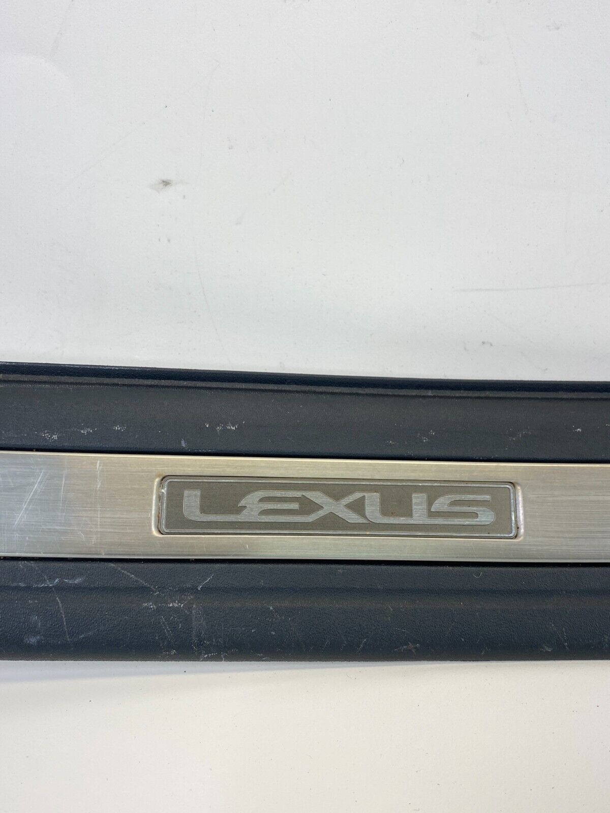 2000 2001 Lexus ES300 Rear Left Door Sill Scuff Plate Floor Step 67916-33040