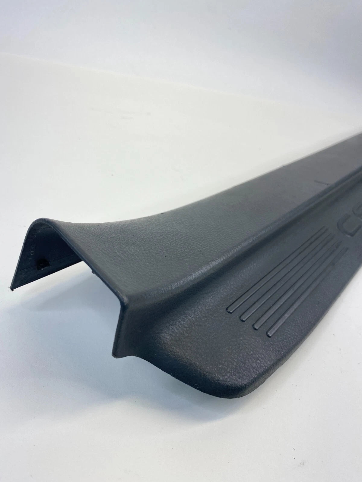 00-05 TOYOTA CELICA RIGHT SIDE DOOR SCUFF SILL PLATE COVER PANEL 6791320240 OEM