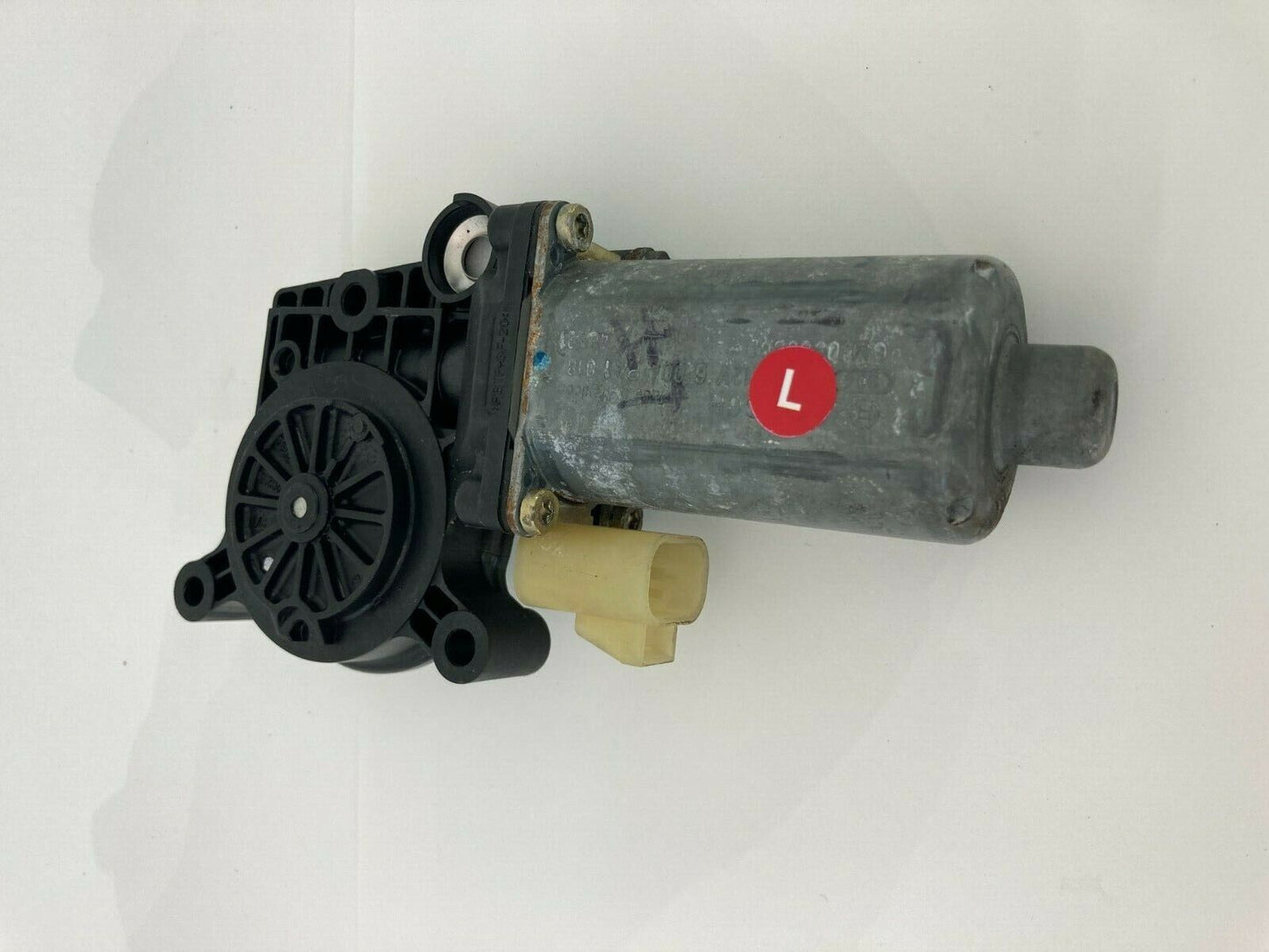 2000-2005 Chevrolet Impala Front Left Driver Side Door Window Motor CM090930B