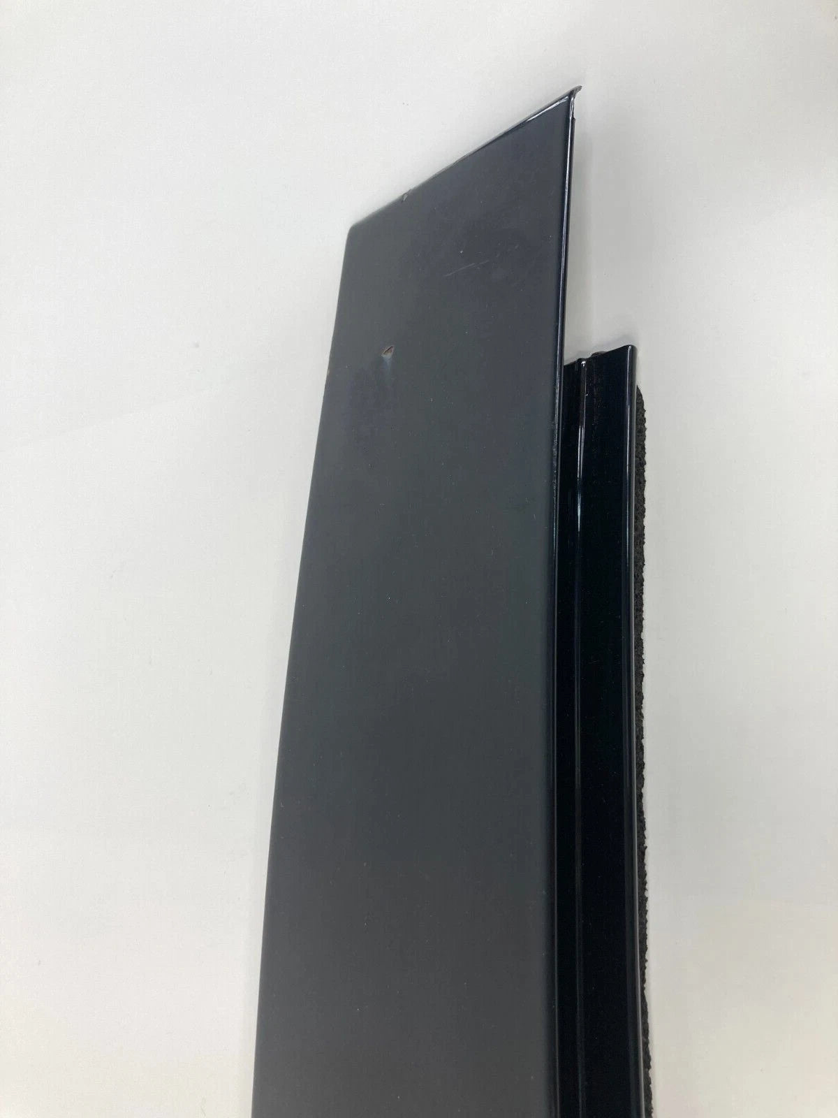 11-17 BUICK REGAL REAR LEFT SIDE DOOR B-PILLAR EXTERIOR MOLDING TRIM 315433078
