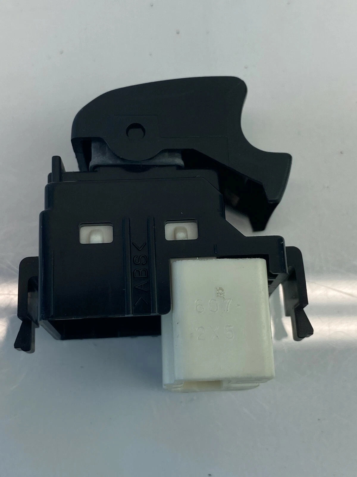 04-09 TOYOTA PRIUS 03-08 TOYOTA MATRIX REAR LEFT SIDE DOOR WINDOW BUTTON SWITCH